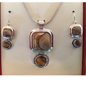 🌺 New Kim Rogers 18” Silvertone Pendant Necklace Earring Set